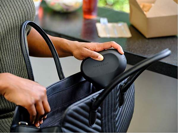 Theragun_mini_Purse.JPG