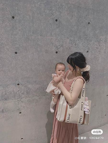 Chloe Woody Tote M.jpg